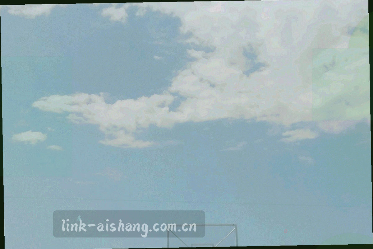 电子青色的数据流被柔光紫的保护层包裹，画面安静通透，没有人物出现